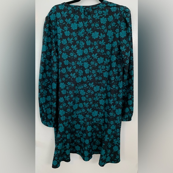 EUC Draper James Shift Dress in Emerald Magnolia. - Picture 3 of 5